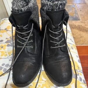 Cliffs by WHITE MOUNTAIN Black Lace-Up Boots with Gray Accents